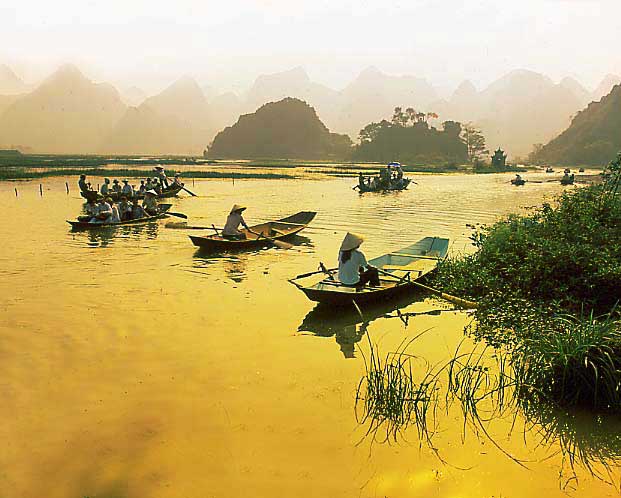 Cho thuê xe đi tour du lịch chùa Hương