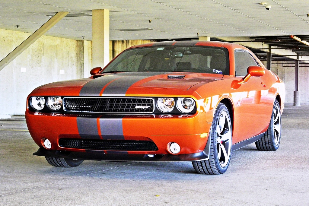 cho thue xe 4 cho dodge challenger